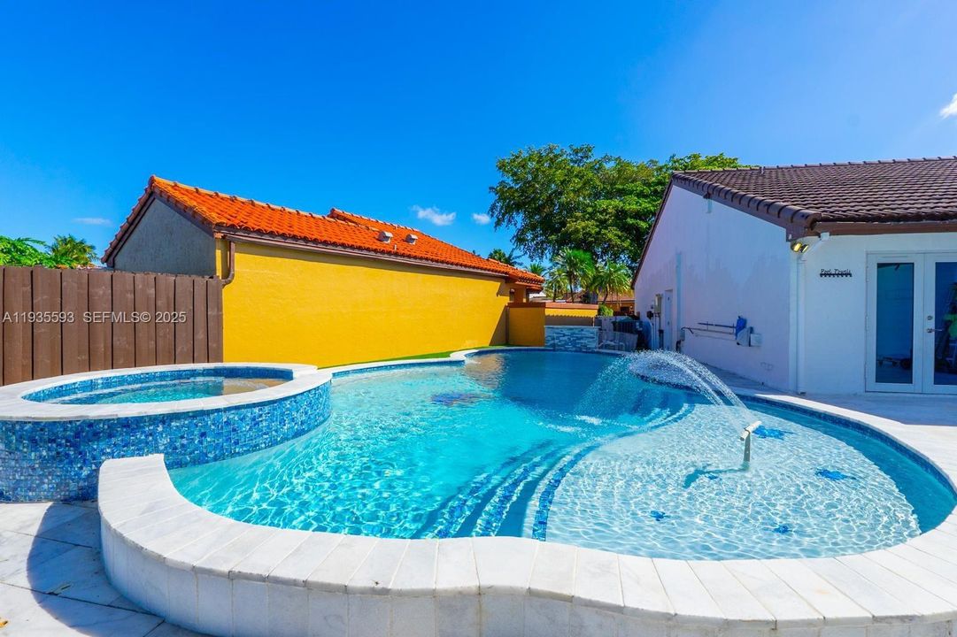 For Rent: $3,900 (3 beds, 2 baths, 1211 Square Feet)