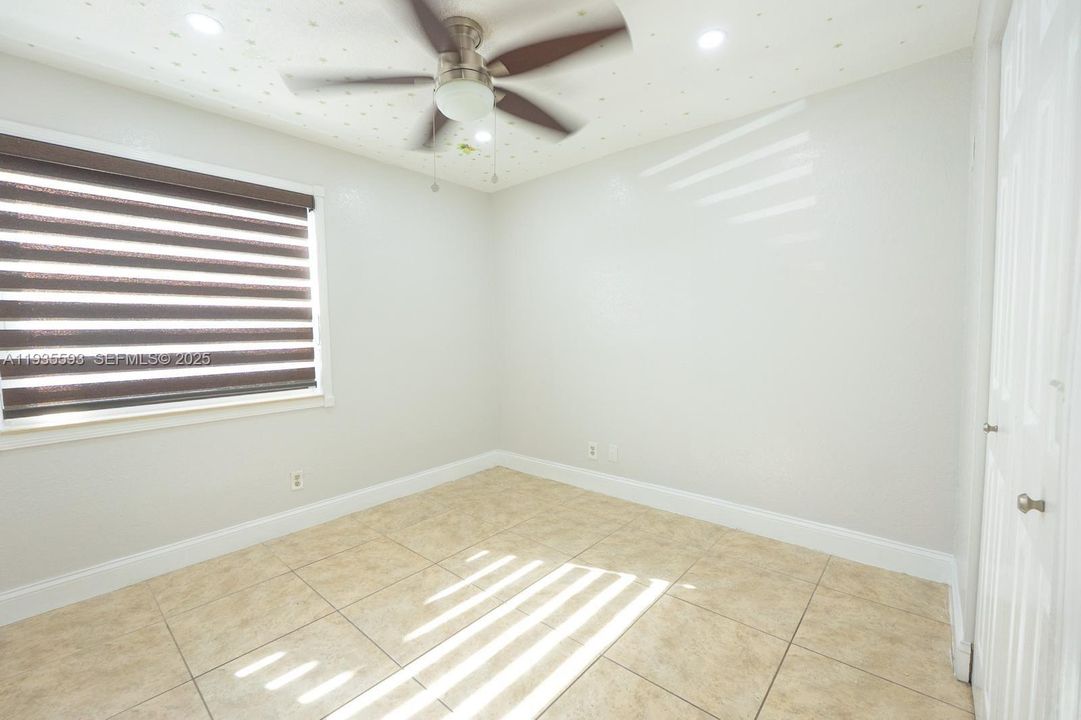 For Rent: $3,900 (3 beds, 2 baths, 1211 Square Feet)