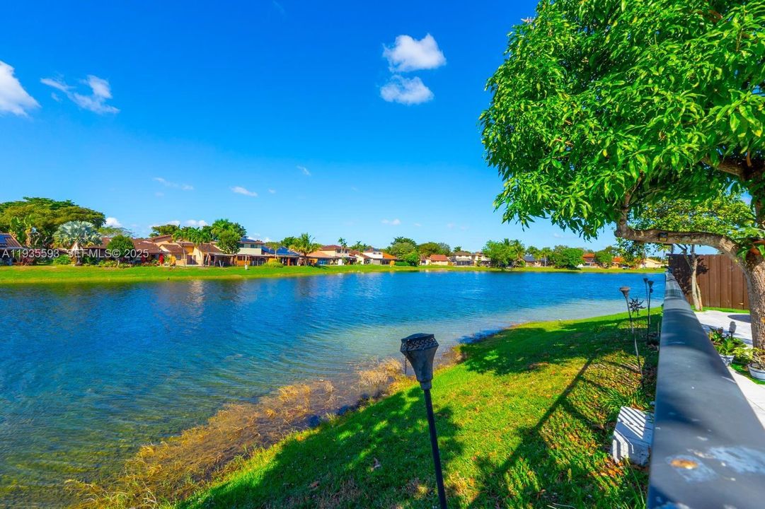 For Rent: $3,900 (3 beds, 2 baths, 1211 Square Feet)