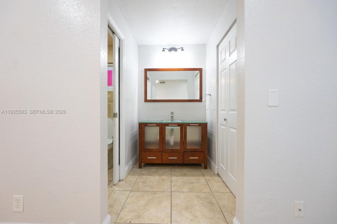 В аренду: $3,900 (3 спален, 2 ванн, 1211 Квадратных фут)