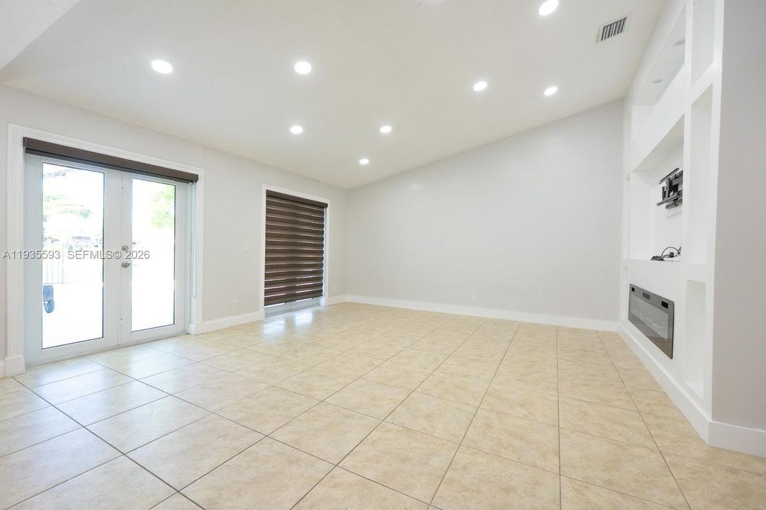 В аренду: $3,900 (3 спален, 2 ванн, 1211 Квадратных фут)