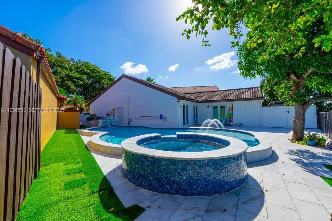 For Rent: $3,900 (3 beds, 2 baths, 1211 Square Feet)