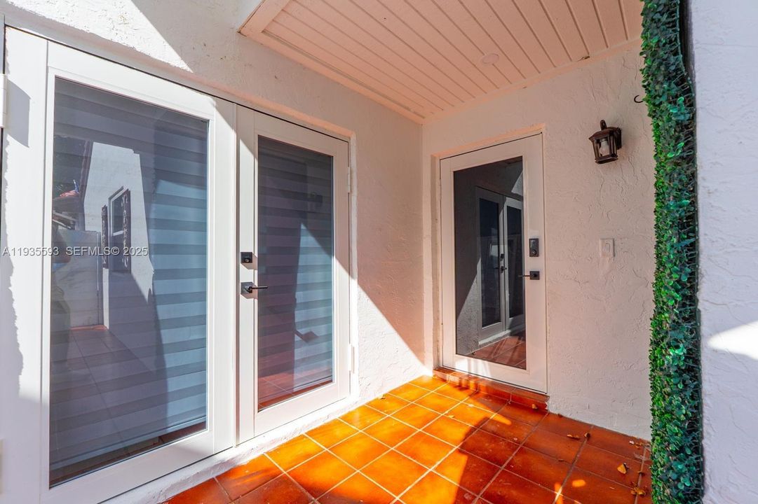 For Rent: $3,900 (3 beds, 2 baths, 1211 Square Feet)