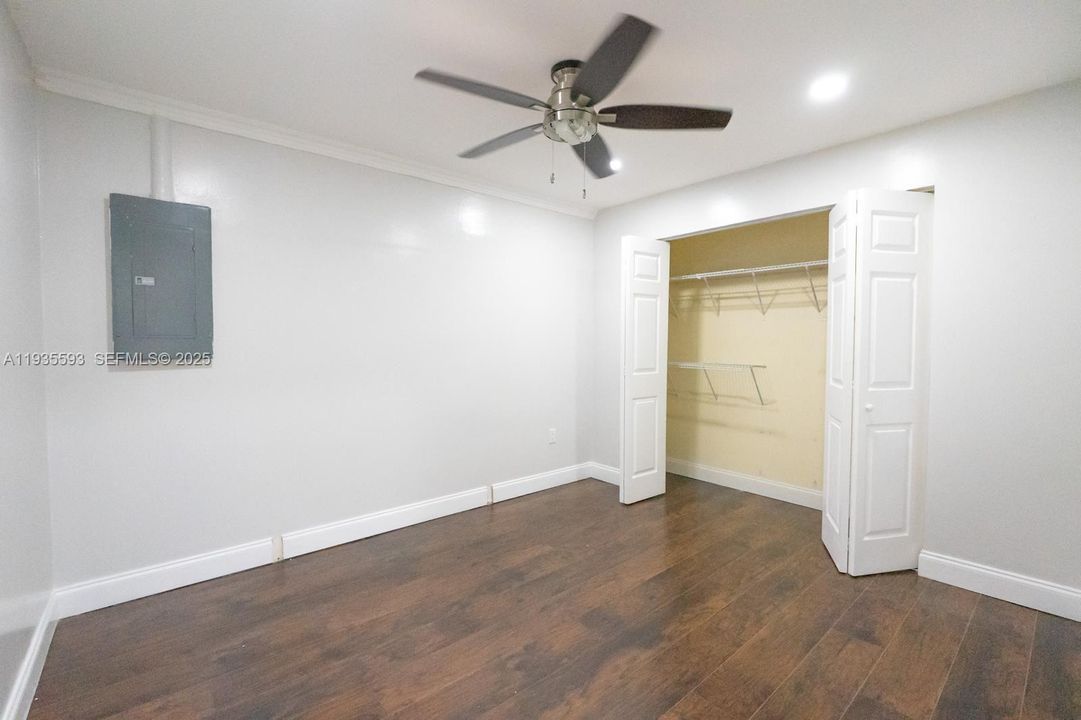 For Rent: $3,900 (3 beds, 2 baths, 1211 Square Feet)