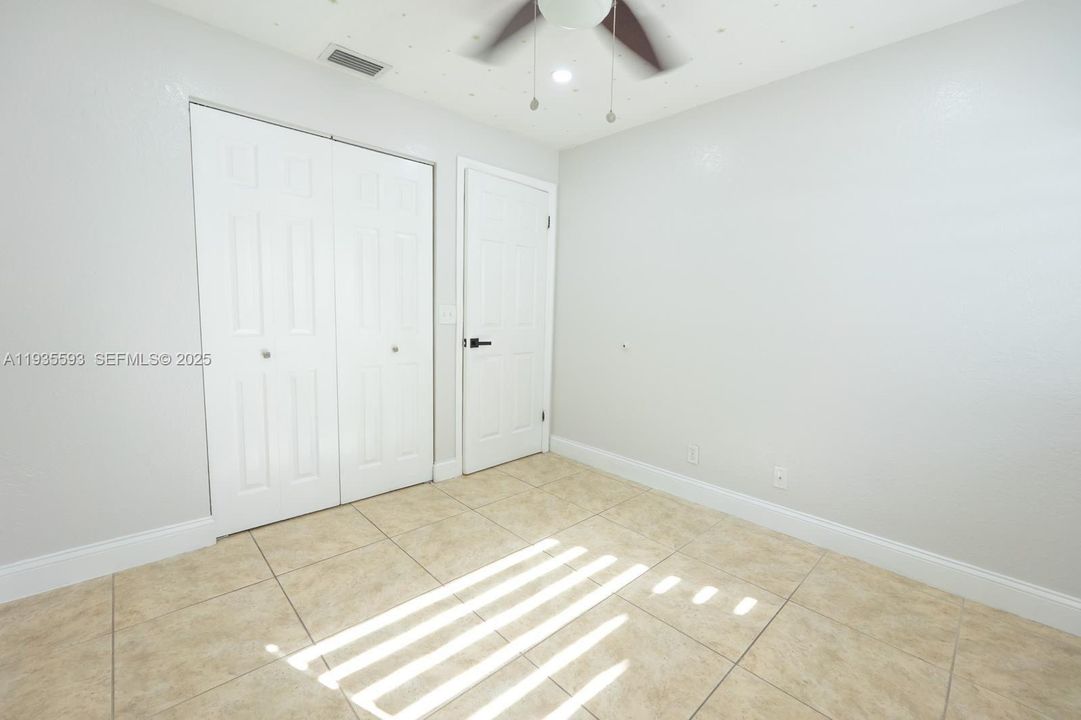 For Rent: $3,900 (3 beds, 2 baths, 1211 Square Feet)
