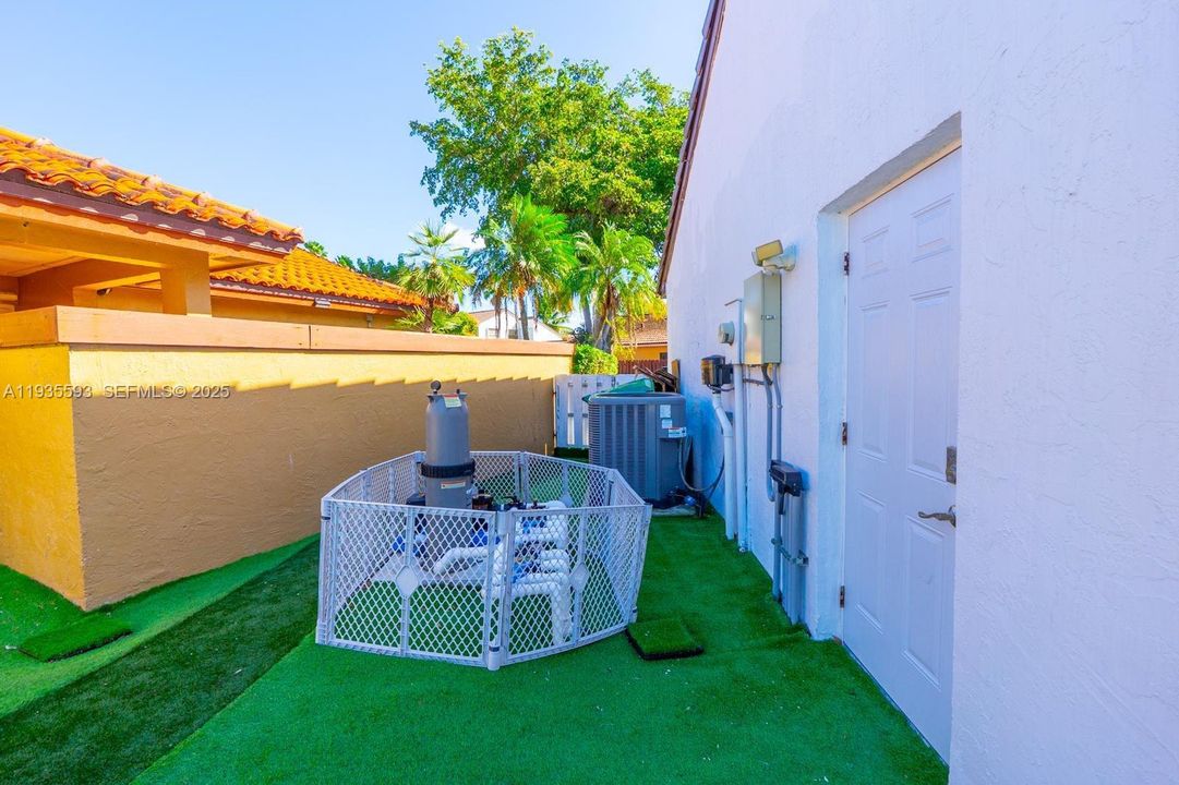 For Rent: $3,900 (3 beds, 2 baths, 1211 Square Feet)