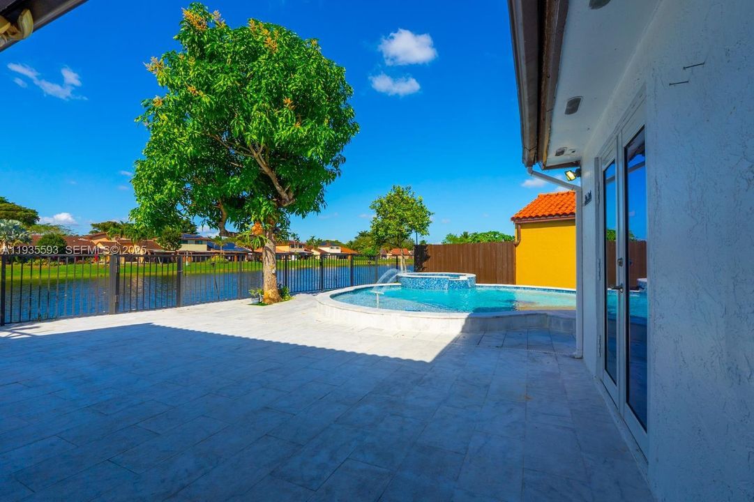 For Rent: $3,900 (3 beds, 2 baths, 1211 Square Feet)