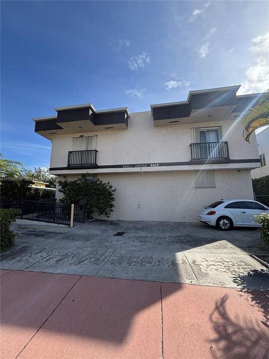 В аренду: $1,800 (1 спален, 1 ванн, 521 Квадратных фут)