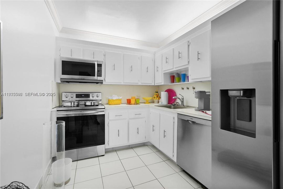 For Sale: $399,000 (2 beds, 2 baths, 1313 Square Feet)