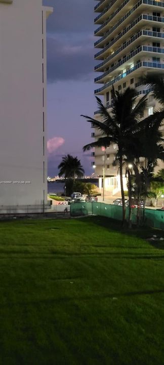 出租: $2,600 (2 贝兹, 1 浴室, 1500 平方英尺)