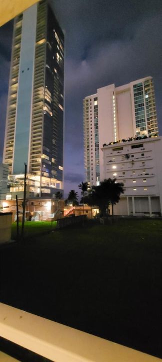 出租: $2,600 (2 贝兹, 1 浴室, 1500 平方英尺)