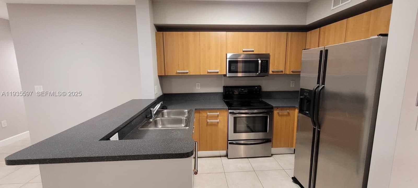 出租: $2,600 (2 贝兹, 1 浴室, 1500 平方英尺)