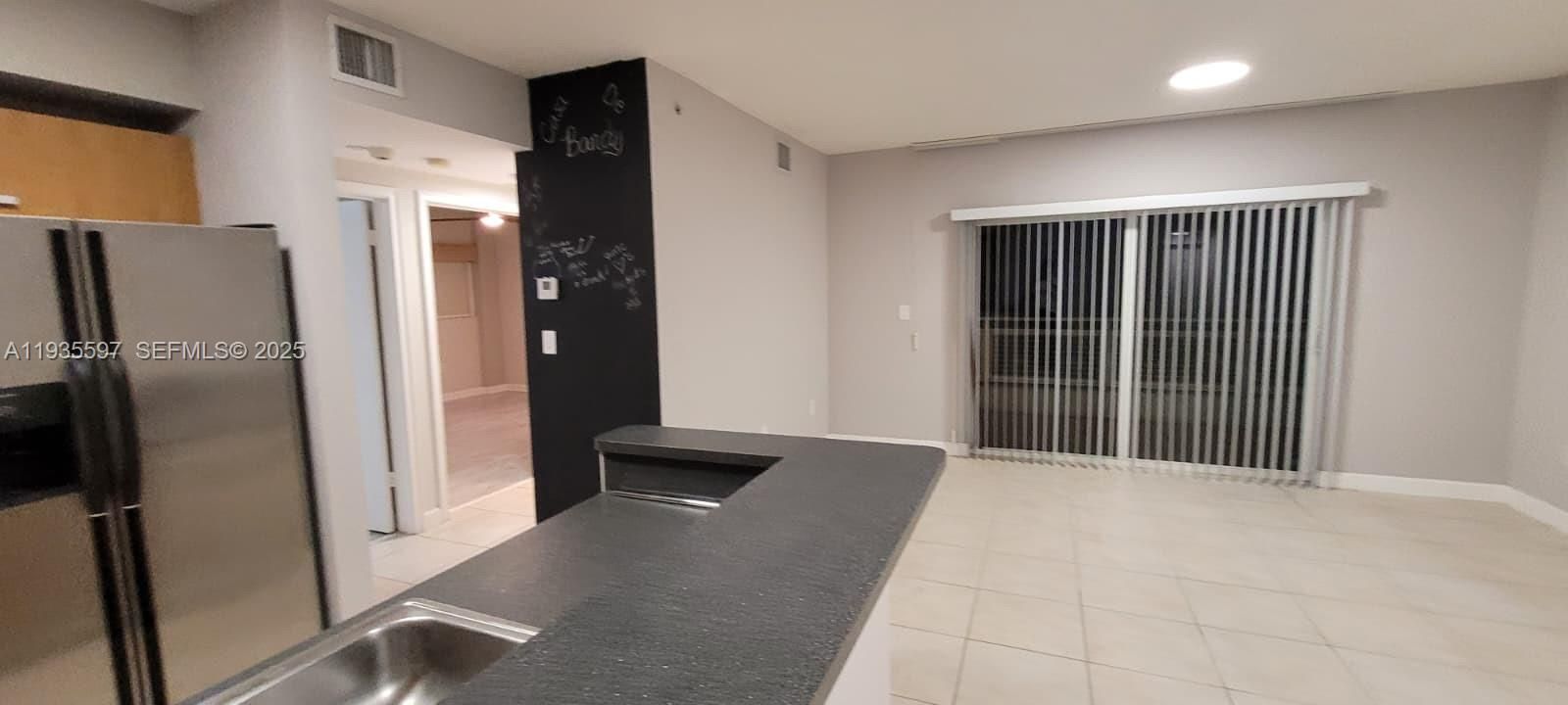 出租: $2,600 (2 贝兹, 1 浴室, 1500 平方英尺)