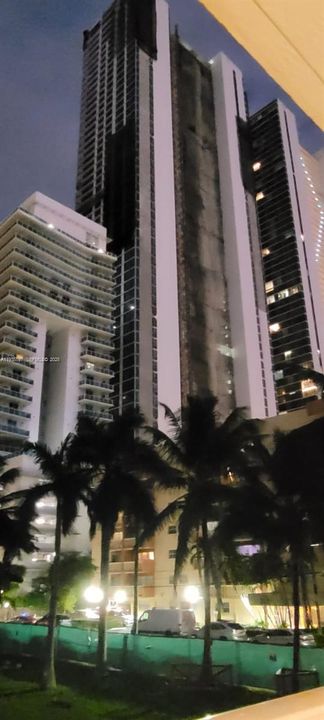 出租: $2,600 (2 贝兹, 1 浴室, 1500 平方英尺)