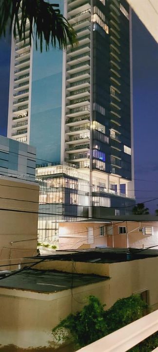 出租: $2,600 (2 贝兹, 1 浴室, 1500 平方英尺)