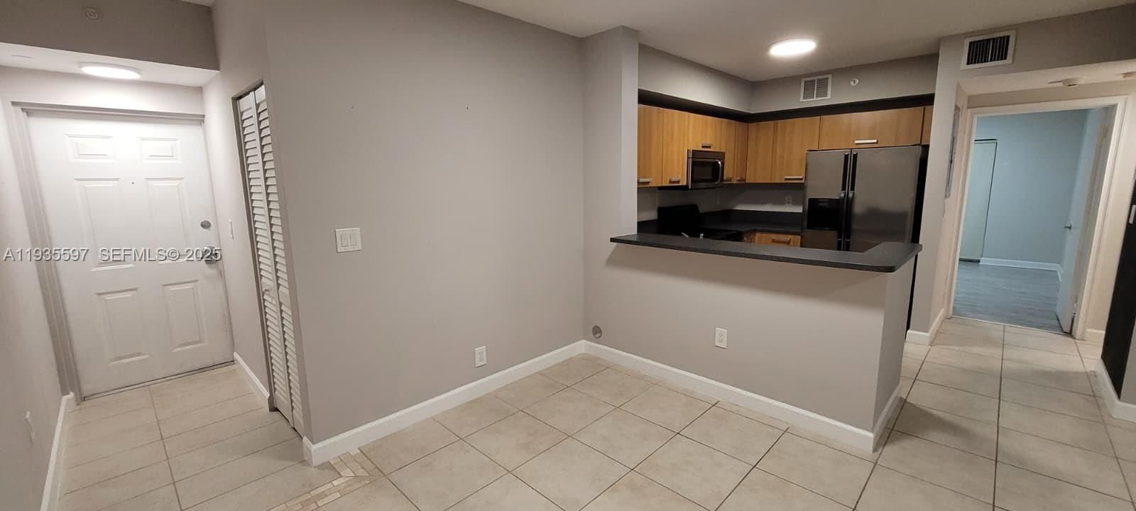 出租: $2,600 (2 贝兹, 1 浴室, 1500 平方英尺)