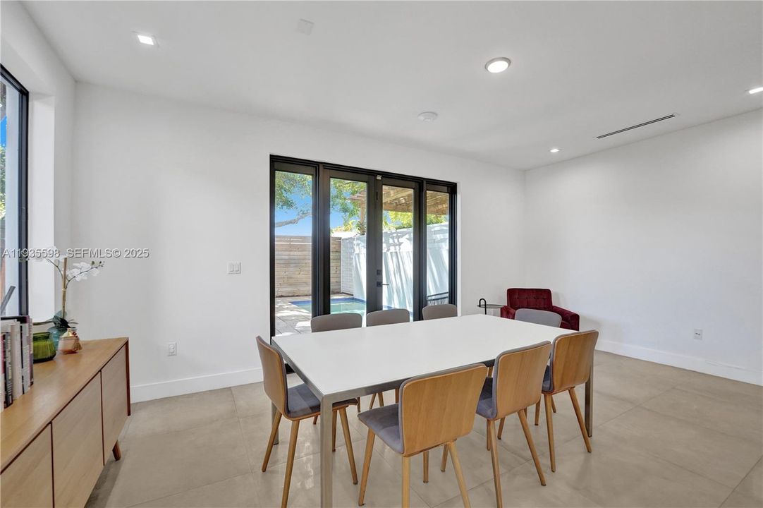 En Renta: $8,750 (3 camas, 2 baños, 2372 Pies cuadrados)