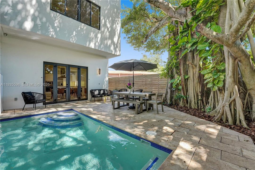 En Renta: $8,750 (3 camas, 2 baños, 2372 Pies cuadrados)