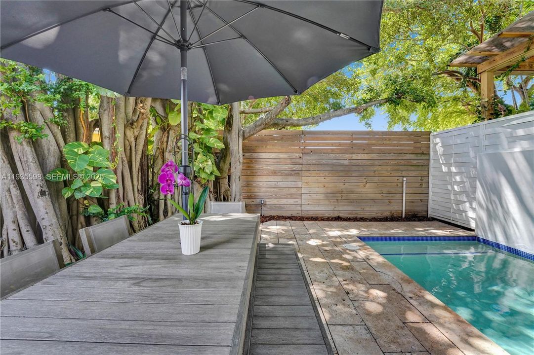 En Renta: $8,750 (3 camas, 2 baños, 2372 Pies cuadrados)