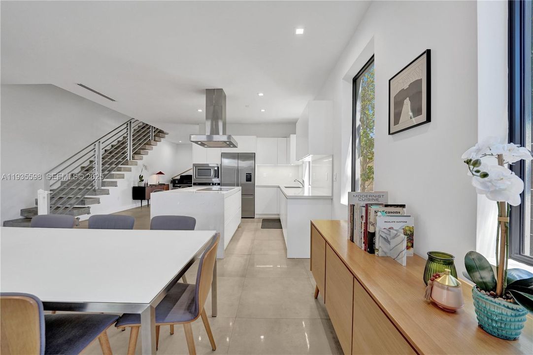 En Renta: $8,750 (3 camas, 2 baños, 2372 Pies cuadrados)