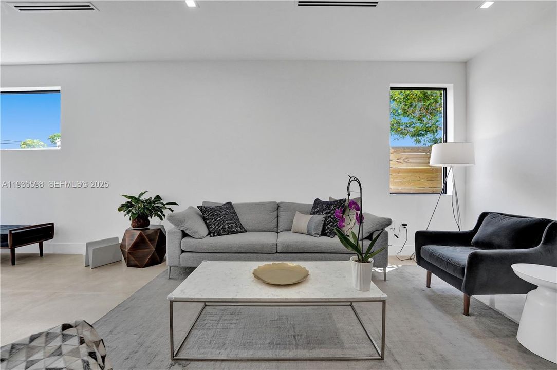 En Renta: $8,750 (3 camas, 2 baños, 2372 Pies cuadrados)