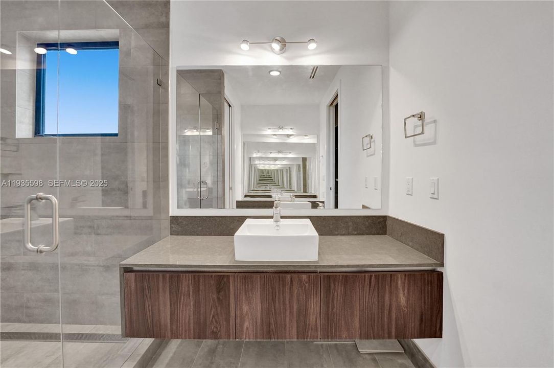 En Renta: $8,750 (3 camas, 2 baños, 2372 Pies cuadrados)