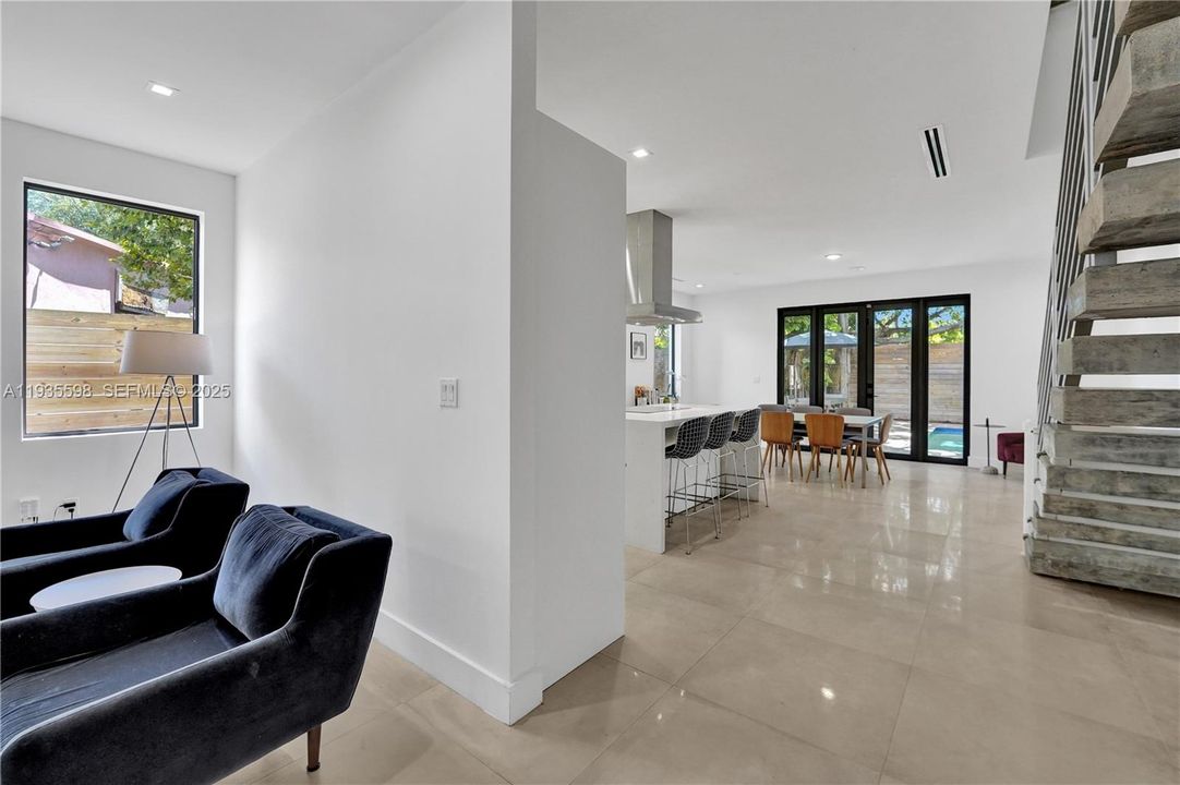 En Renta: $8,750 (3 camas, 2 baños, 2372 Pies cuadrados)