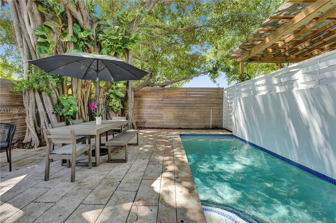 En Renta: $8,750 (3 camas, 2 baños, 2372 Pies cuadrados)