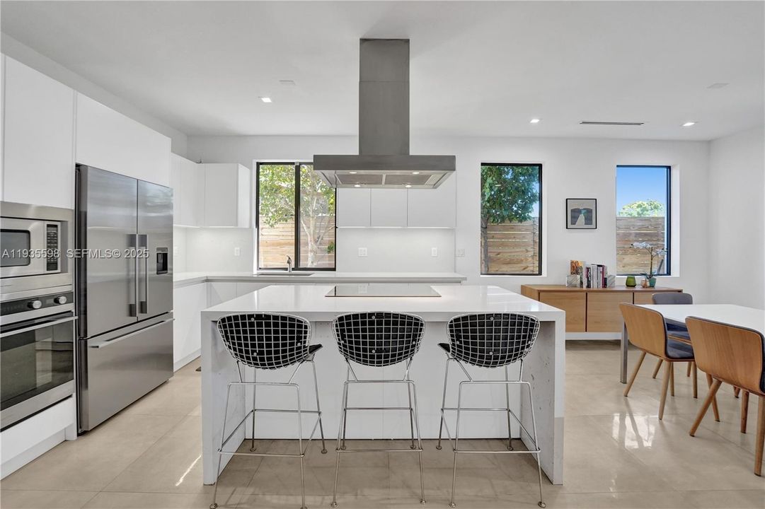 En Renta: $8,750 (3 camas, 2 baños, 2372 Pies cuadrados)