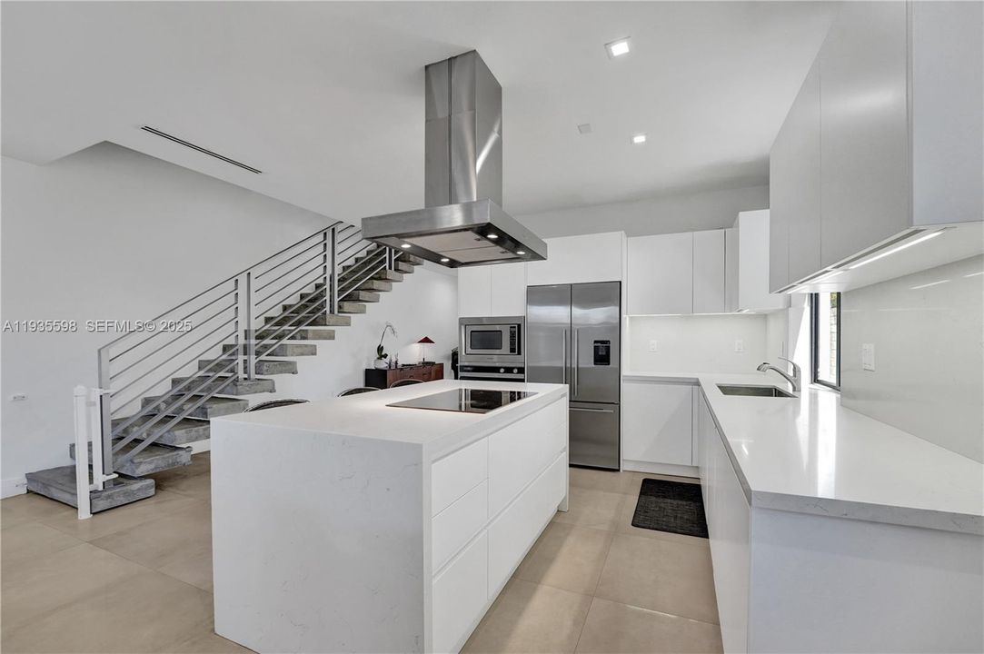 En Renta: $8,750 (3 camas, 2 baños, 2372 Pies cuadrados)