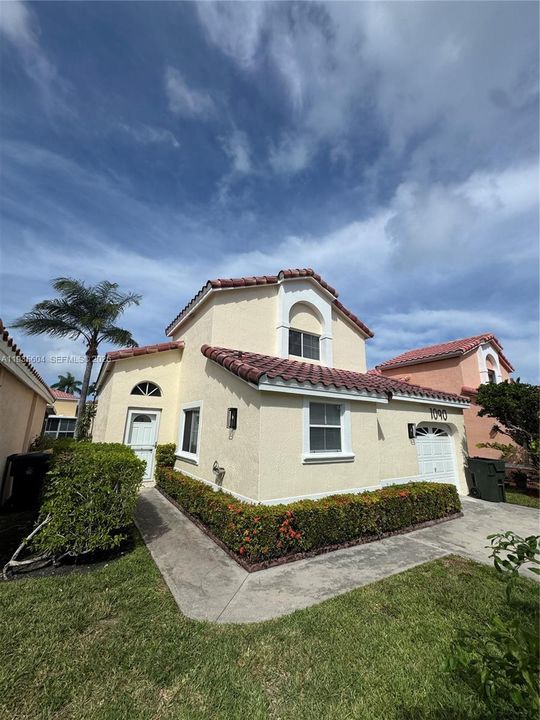For Sale: $619,000 (3 beds, 2 baths, 1238 Square Feet)