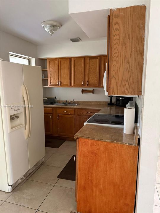 На продажу: $380,000 (2 спален, 1 ванн, 975 Квадратных фут)