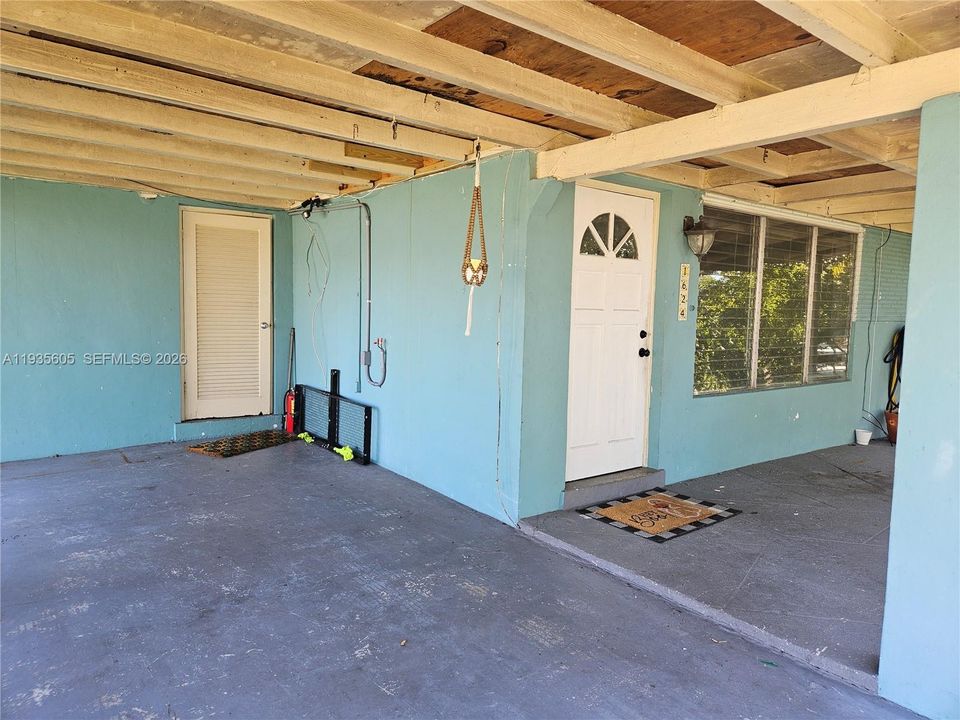 На продажу: $380,000 (2 спален, 1 ванн, 975 Квадратных фут)