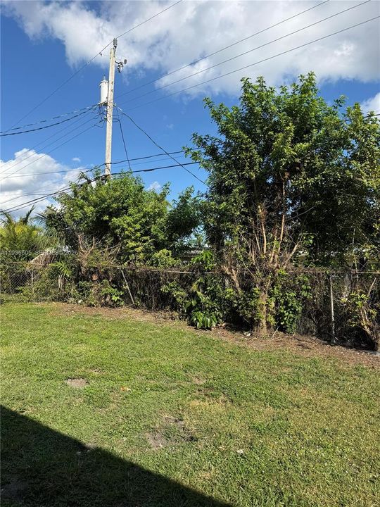 На продажу: $380,000 (2 спален, 1 ванн, 975 Квадратных фут)