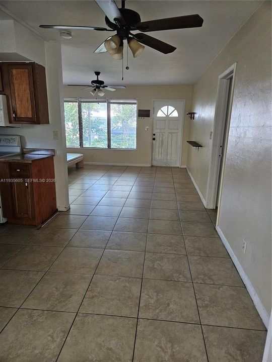 На продажу: $380,000 (2 спален, 1 ванн, 975 Квадратных фут)