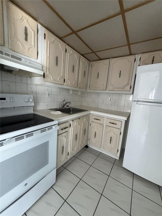 В аренду: $1,800 (1 спален, 1 ванн, 576 Квадратных фут)