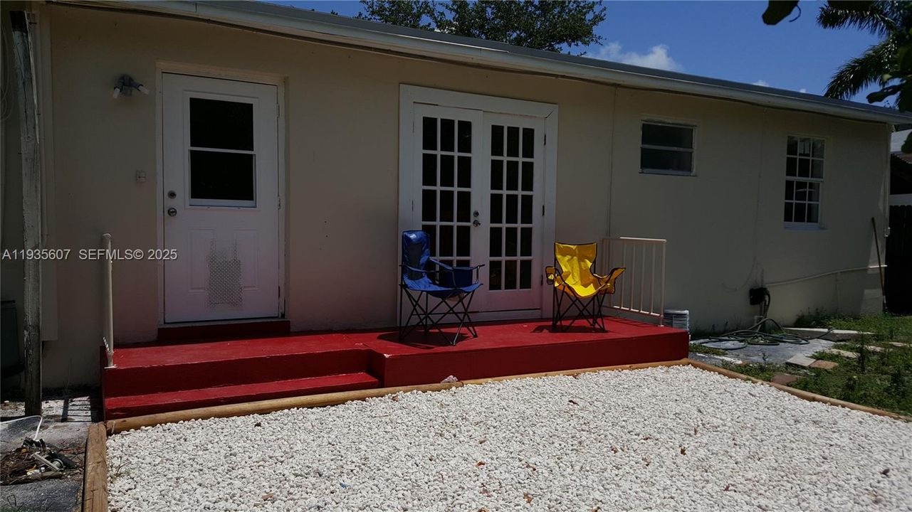 出租: $2,800 (3 贝兹, 2 浴室, 900 平方英尺)