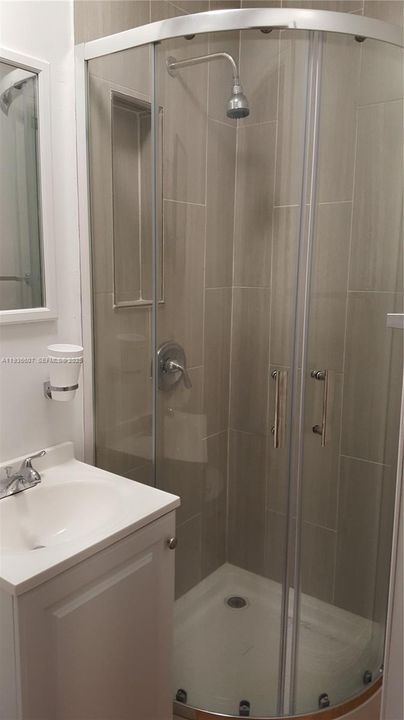 出租: $2,800 (3 贝兹, 2 浴室, 900 平方英尺)