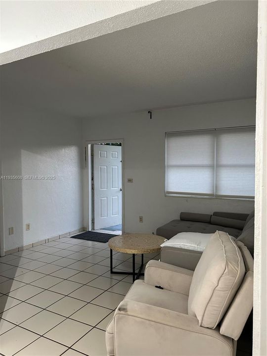 出租: $1,399 (1 贝兹, 1 浴室, 680 平方英尺)