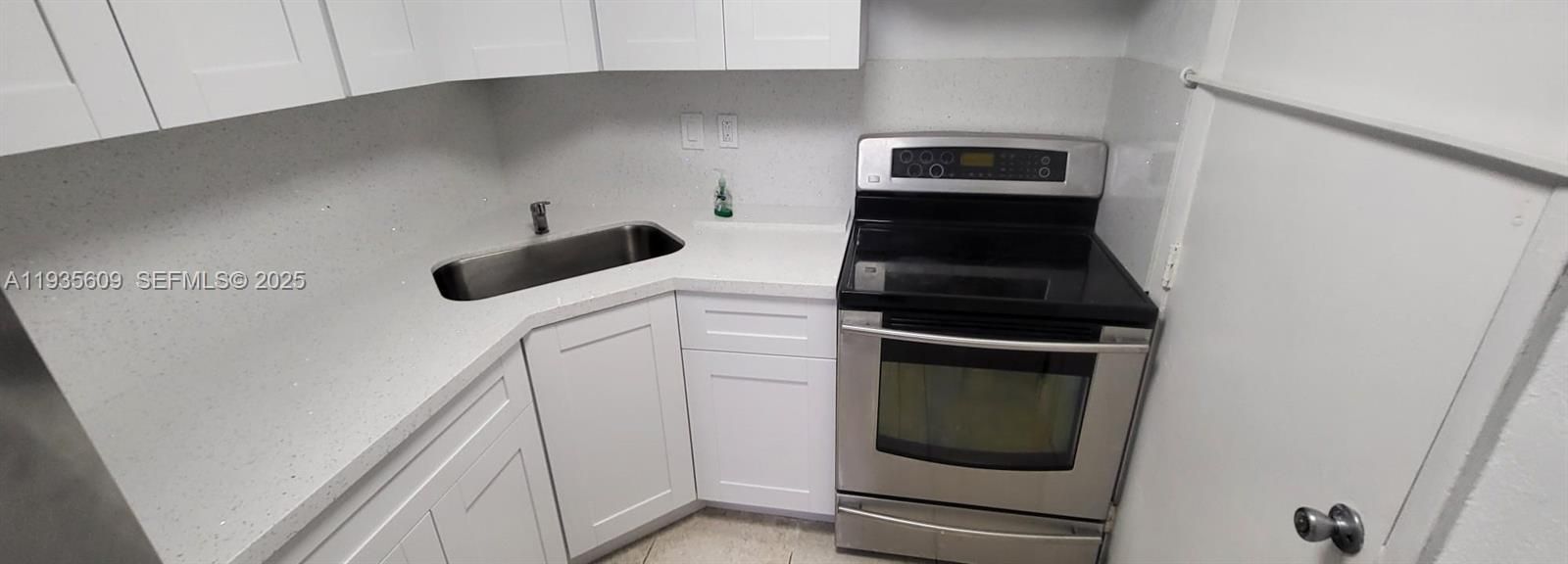 出租: $2,000 (2 贝兹, 2 浴室, 875 平方英尺)