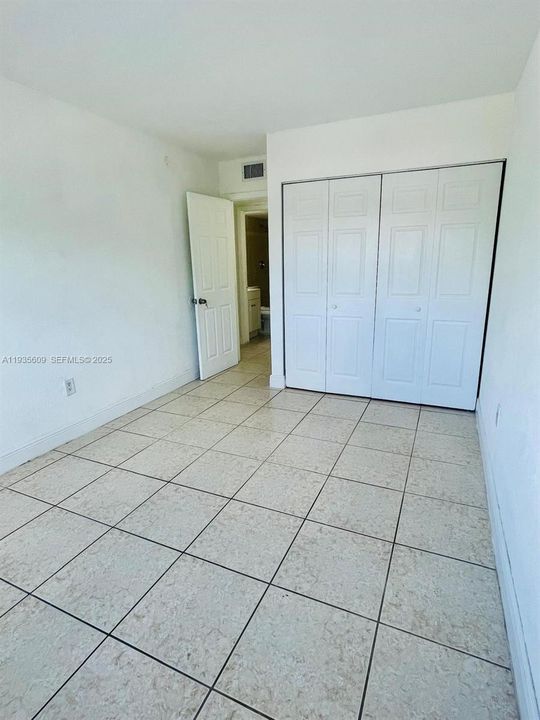 出租: $2,000 (2 贝兹, 2 浴室, 875 平方英尺)