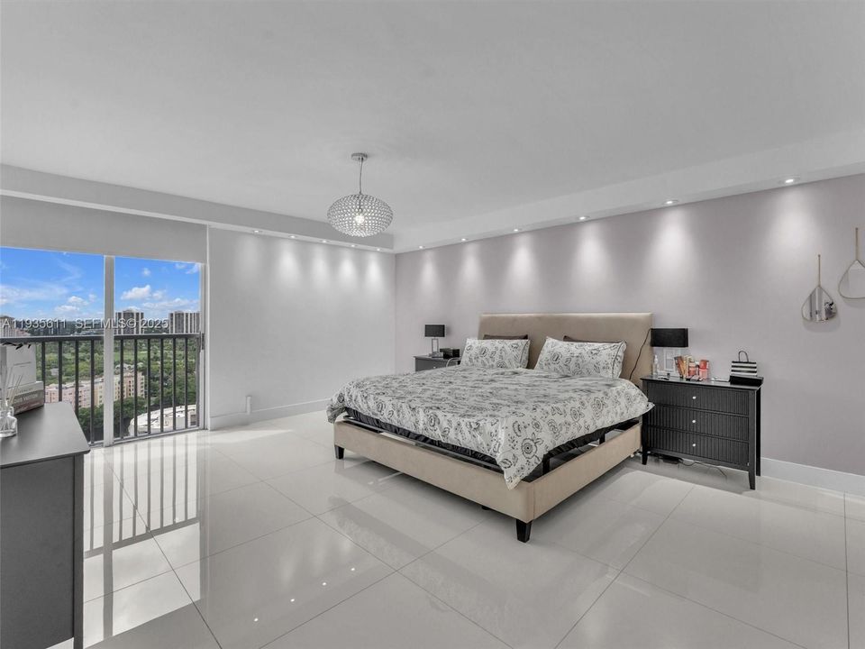 待售: $925,000 (2 贝兹, 2 浴室, 1887 平方英尺)