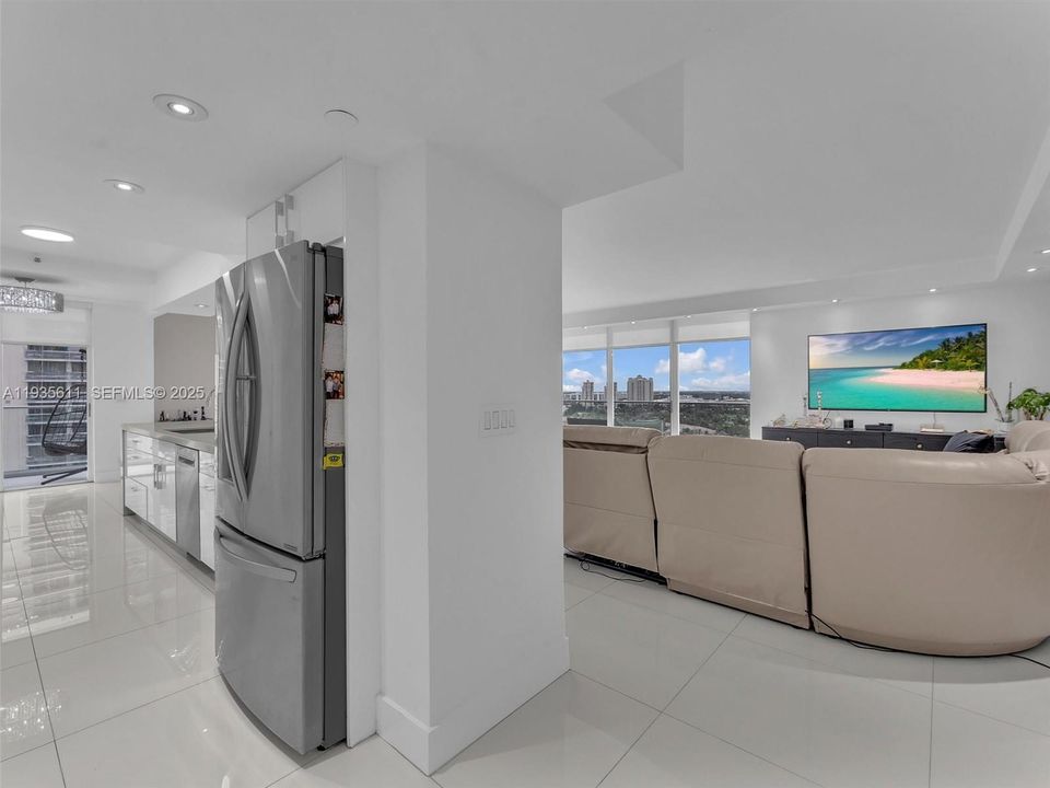 待售: $925,000 (2 贝兹, 2 浴室, 1887 平方英尺)