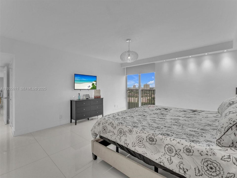 待售: $925,000 (2 贝兹, 2 浴室, 1887 平方英尺)