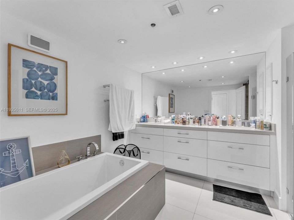 待售: $925,000 (2 贝兹, 2 浴室, 1887 平方英尺)