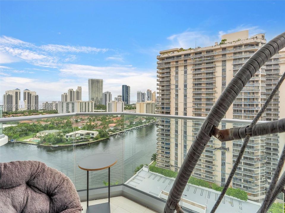 待售: $925,000 (2 贝兹, 2 浴室, 1887 平方英尺)