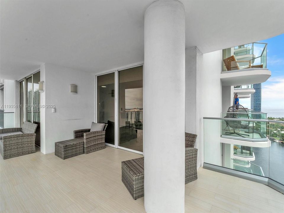 待售: $925,000 (2 贝兹, 2 浴室, 1887 平方英尺)