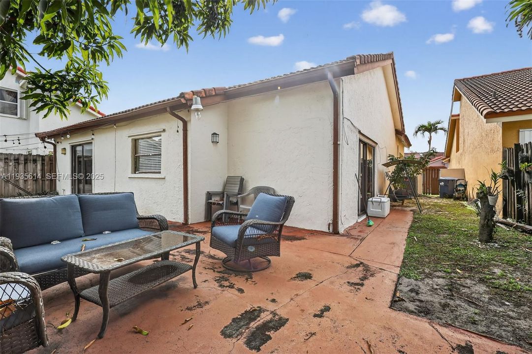 出租: $3,650 (3 贝兹, 2 浴室, 1444 平方英尺)