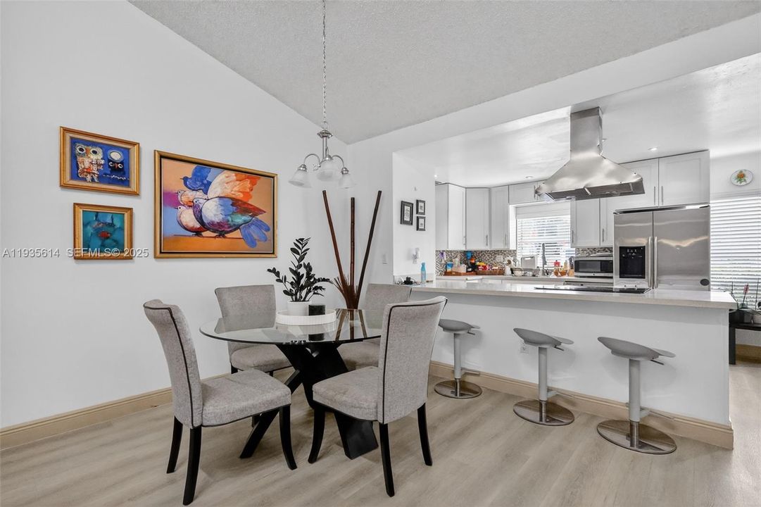 出租: $3,650 (3 贝兹, 2 浴室, 1444 平方英尺)