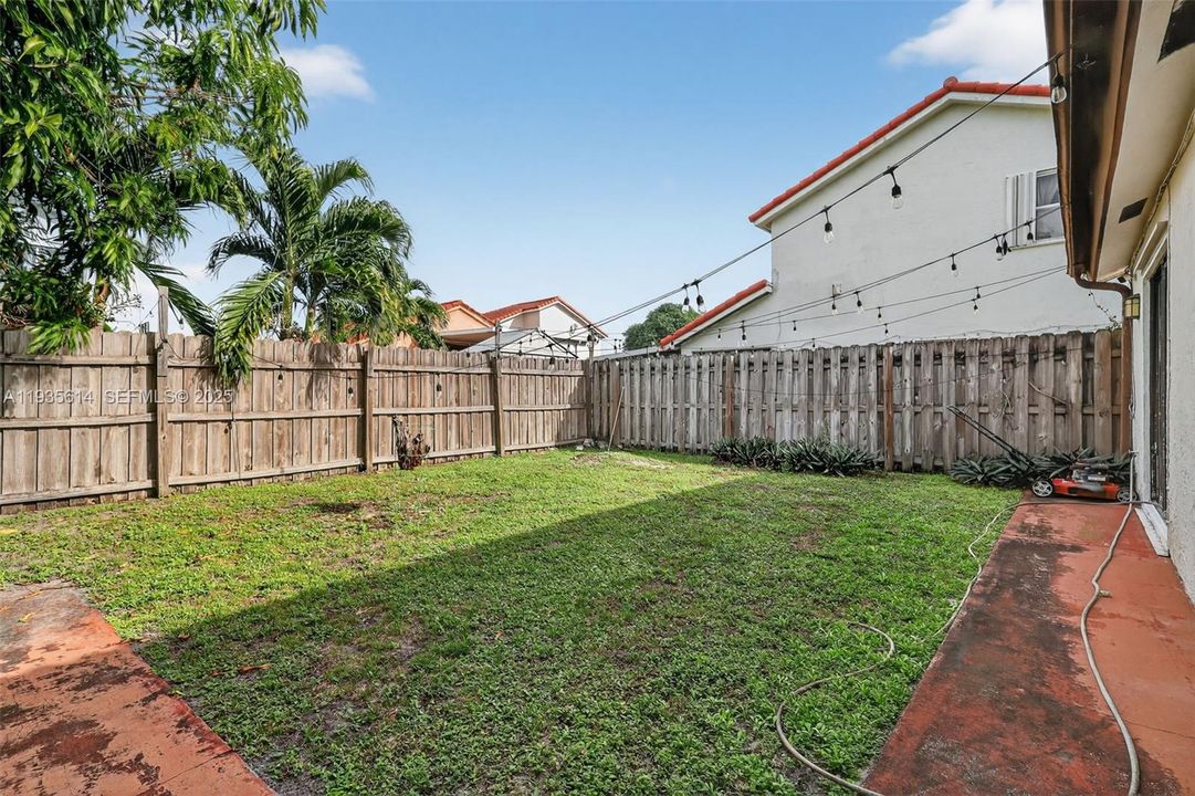 出租: $3,650 (3 贝兹, 2 浴室, 1444 平方英尺)